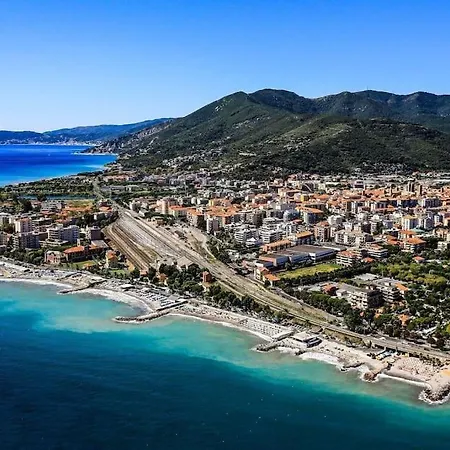 Casa Diamante A Pochi Passi Dal Mare Di Albenga